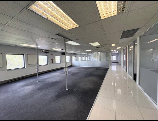 1,880M² OFFICE TO LET IN VORNA VALLEY